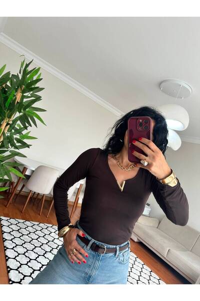 modadagiyim Women's Long Sleeve V-Neck Metal Detail Premium Basic Body