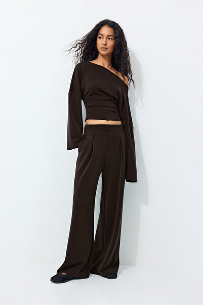 Stradivarius Soft-touch wide-leg trousers with darts