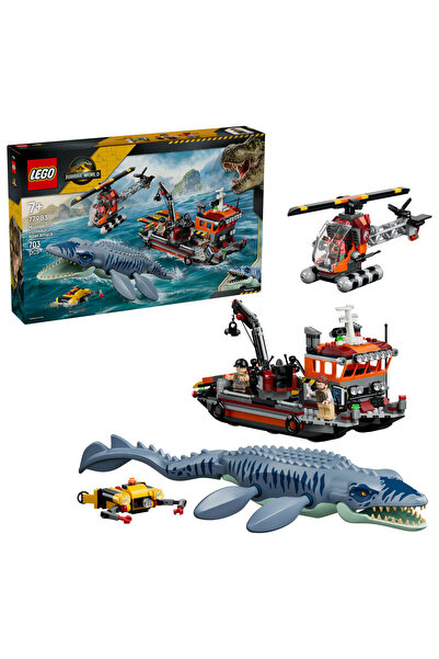 LEGO Ένας Μοσασαύρος επιτίθεται σε ένα σκάφος