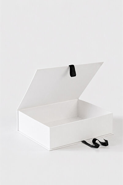 Miligram Paper 40.5x31x11 cm Beyaz Kurdeleli Sert Mukavva Kutu