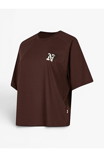 New Balance NB LIFESTYLE WOMEN T-SHIRT Kadın Kahverengi T-Shirt - WNT3625