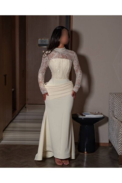 Bamah فستان سهرة بيج يجمع بين الفخامة والبساطة، بتطريز أنيق وتفاصيل راقية