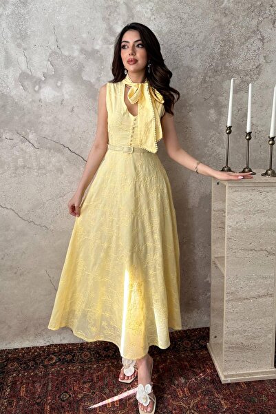 Moda Days فستان نسائي أصفر مطرز بحزام وياقة مفتوحة وأزرار على شكل حرف A بطول ...