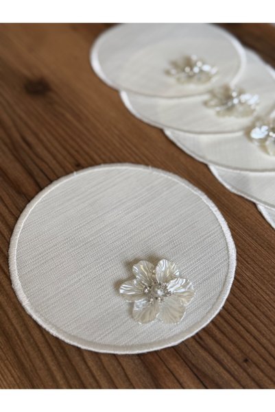 NURHAN HOME COLLECTION 6 Pieces of Ecru Round Coffee Napkins with Silver Daisy Brooches for Cocktail Presentation