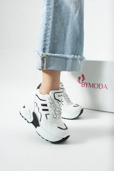 Bymoda حذاء رياضي بكعب مخفي أبيض وأسود للموسم الجديد، ارتفاع الكعب إجمالي 10 سم
