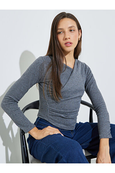Styli Grey Solid Side Gathered Detail Wrap Knit Top
