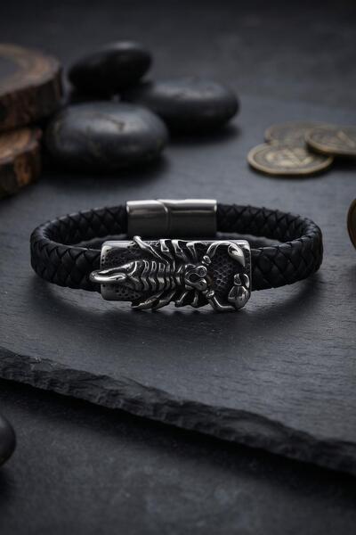 Prestige Scorpion Figured Stainless Steel and Leather Bracelet 902869