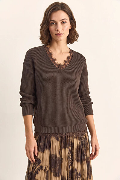 Efnaz style Women's V-Neck Lace Detailed Knitwear Bitter Brown Sweater