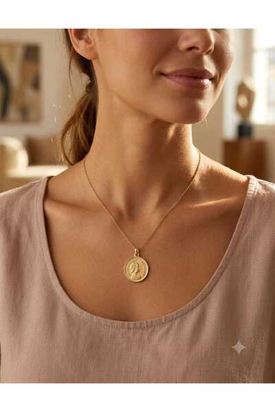 Ralp Moda Queen Figure Necklace