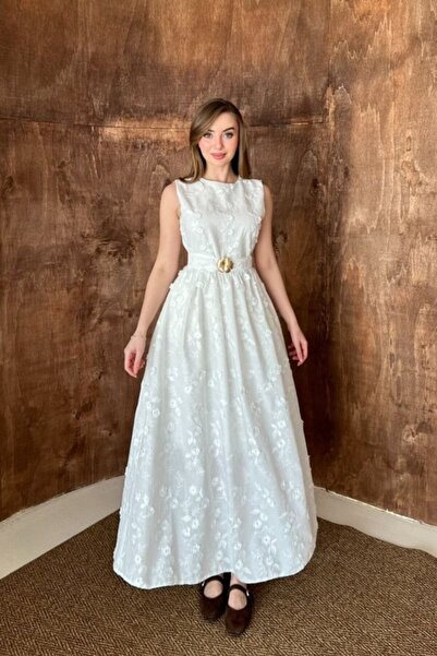 Elbee Fashion Woman Εκρού φόρεμα με τρισδιάστατη κεντητή λεπτομέρεια