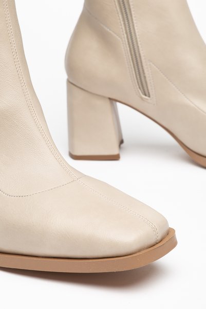 moda rees Women's Beige Leather Blunt Toe Stretch Heel Casual Boots