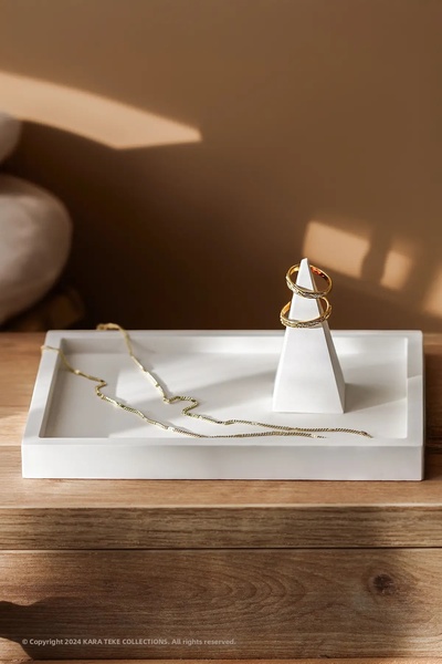 KARA TEKE COLLECTIONS منظم مزخرف مستطيل الشكل، وحامل للمجوهرات، وحامل خواتم عملي