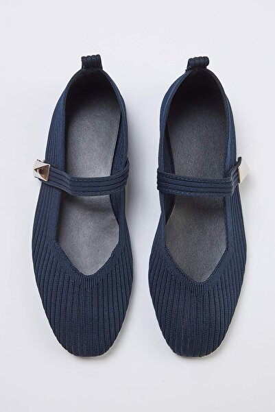 TRENDYOL SHOES Marineblaue Strick-Ballerinas für Damen mit Metall-Accessoire-...