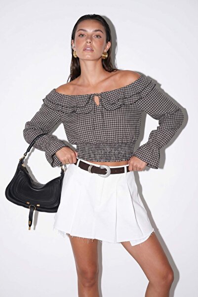 Drop by TrendyolMilla Crna bluza sa širokim ovratnikom, vezanjem spreda i ela...