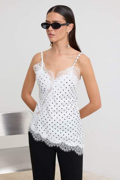 Trendyol Collection Bluză de petrecere din satin cu detaliu din dantelă asime...