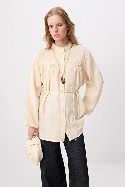 Trendyol Modest Cămașă bej oversize cu aspect de in, cu țesătură simplă, gule...