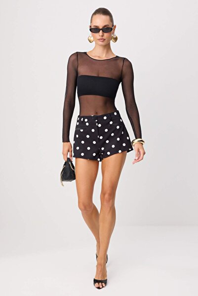 Trendyol Collection شورت أسود-أبيض منقّط بنمط منسوج وبرمودا TPRAW26SR00001