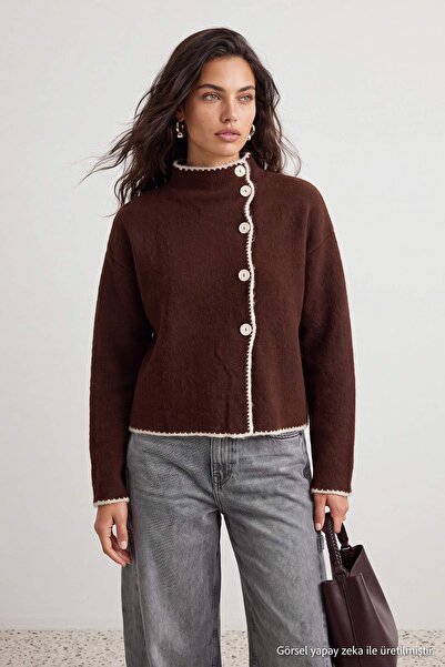 Trendyol Collection كارديجان تريكو بياقة عالية باللون البني وتصميم ملون TWOAW...