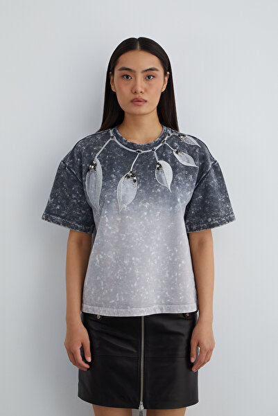 GİZİA İşlemeli Nakış Detaylı Batik Desen T-shirt
