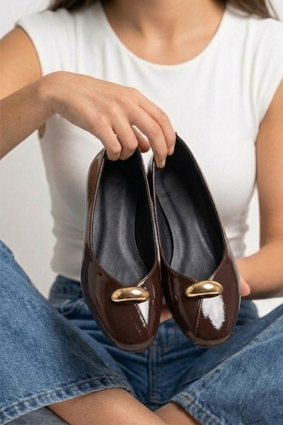 LUVETTO Brown Wrinkled Patent Leather Round Toe Piece Closed Buckled Orthoped...