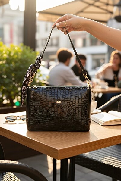 LYRA Bags & Accessories حقيبة نسائية من الجلد اللامع بقسمين، حقيبة يد وكتف أن...