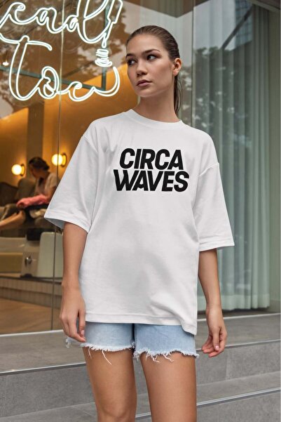 buzagi tasarım ürünleri تي شيرت أبيض للجنسين من Circa Waves بمقاس كبير