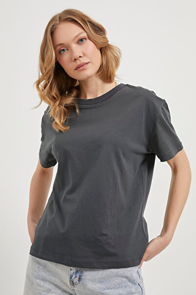 Arma Life Women's Basic Shoulder Stitching Detail Short Sleeve Smoked T-Shirt