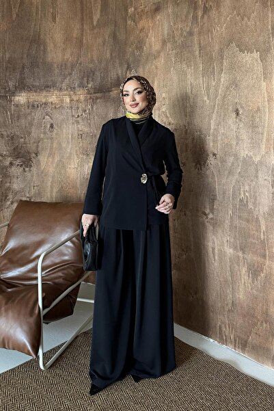 Esma Gündoğdu بدلة ألين جاكيت وبنطلون باللون الأسود