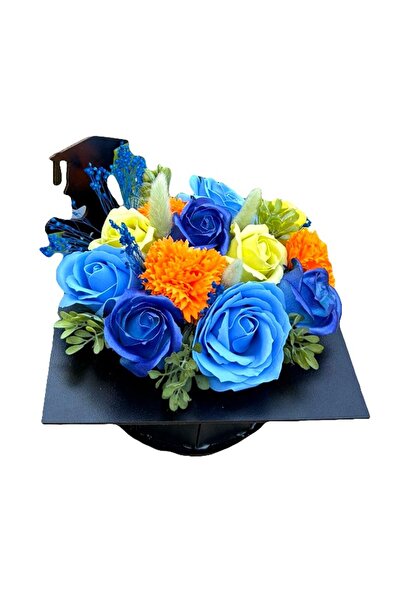 velve Aranjament floral pentru absolvire, in cutie tip toca cu topper absolve...