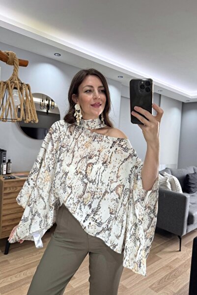 Banu Angay Yılan Desenli Fularlı Bluz Bej-Kahve