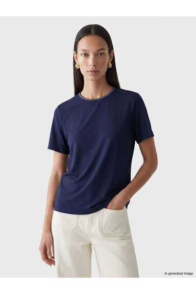 LC Waikiki Nevavm Women's T-Shirt with Oval Collar and Difference