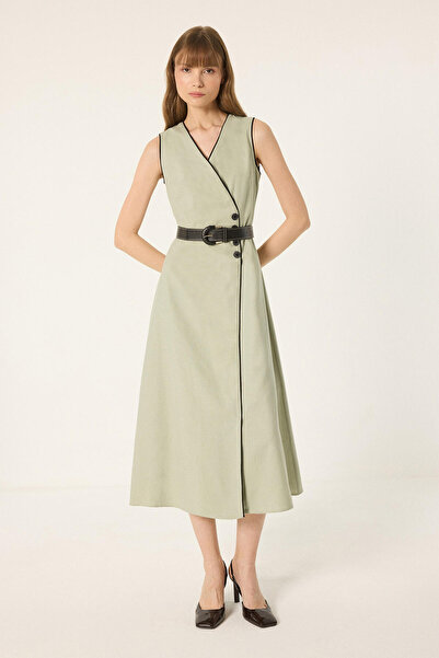 Touché Privé Button detail belted dress