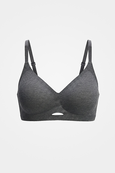 PAULMARK Woman wearing wv1