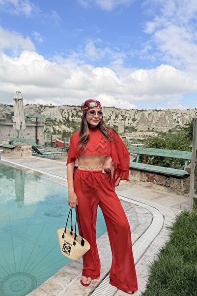 Gizem Ecemiş Jennifer Red Cape Chiffon Suit