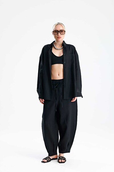 GACA COLLECTION GİALLO Set negru cu pantaloni și cămașă din in cu imprimeu mo...