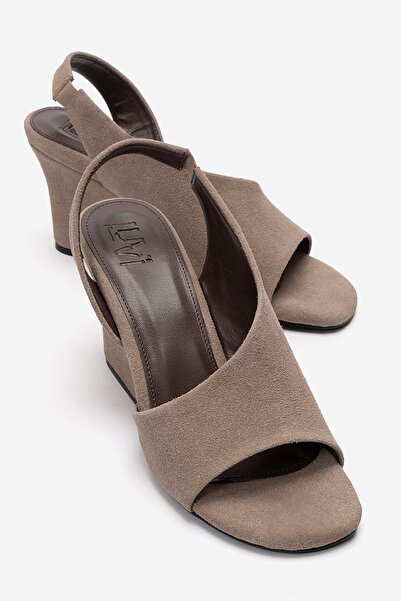 LuviShoes حذاء نسائي بكعب عريض من جلد المنك من ZYRA