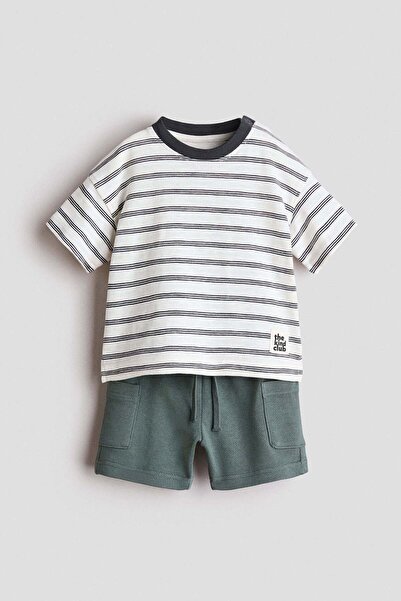 H&M طقم مكون من قطعتين تي شيرت وشورت