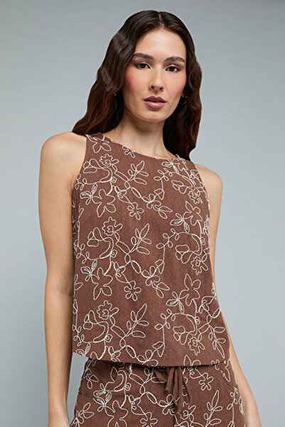 R&B Embroidered Sleeveless Boat Neck Top