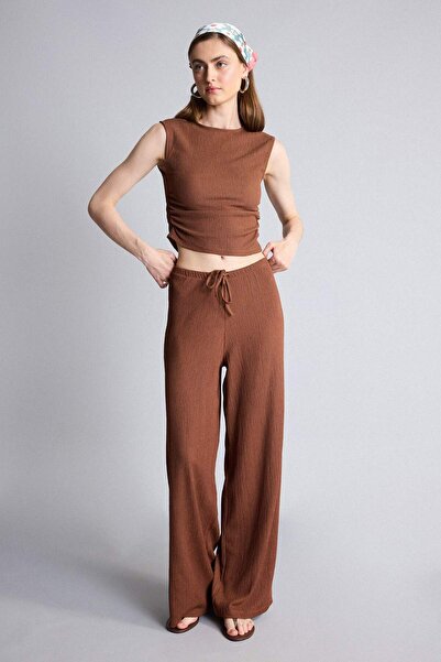 DeFacto Straight Fit Wrinkled Textured Brown Trousers H8060Ax26Sm