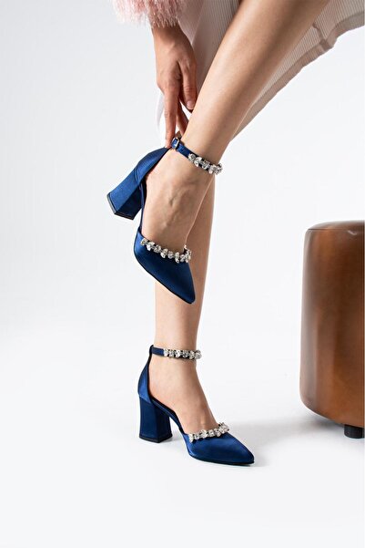 Vaghessa Shoes Vaghessa Ruby Crystal - Women's Crystal Stone Satin Pointed To...