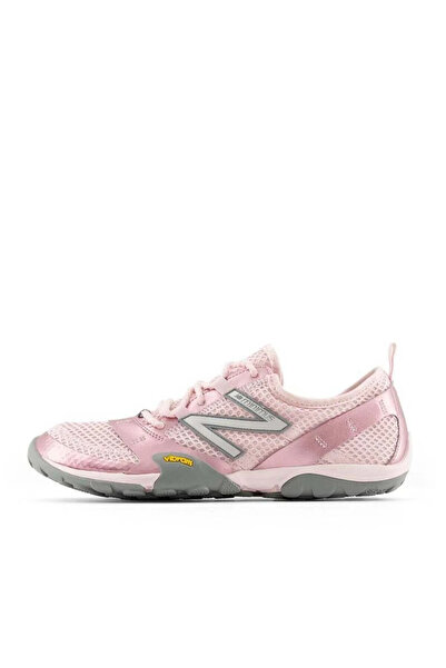 New Balance x Staud حذاء مسطح فائق النحافة MT10O باللون الوردي للنساء/الرجال/...