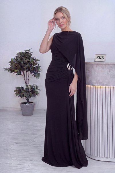 thezkscom Kadın Drapeli Tek Omuz Pelerin Detaylı Broşlu Maxi Boy Abiye Elbise...
