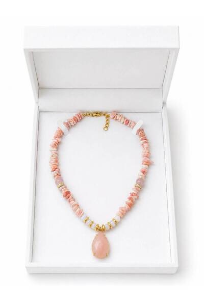 PERA ROSE Pembe Kuvars ve İnci Detaylı Faset Kesim Damla Uçlu Kolye