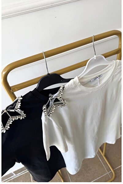 Butik Kol Taşlı ve Yıldızlı T-Shirt