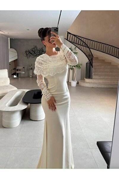 ALTOBAD Creamy soft evening dress with lace sleeves and embroidered open back