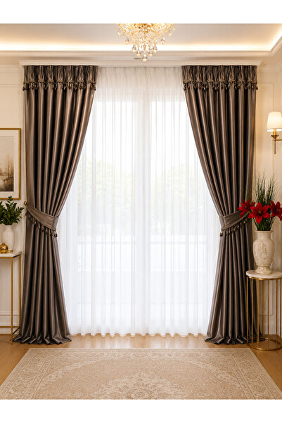 Liz Line Set doua draperii blackout, drapate cu ciucuri, accesorizate cu brid...
