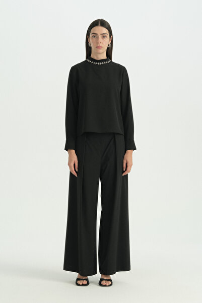 Nihan Stylish Blouse with Stone Detail on the Collar - Black