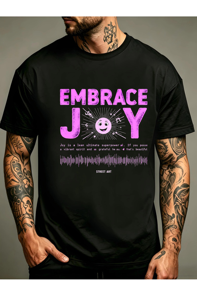 17TAKI تي شيرت رجالي بتصميم جرافيك من Embrace، بقصة فضفاضة، مصنوع من قماش ناع...