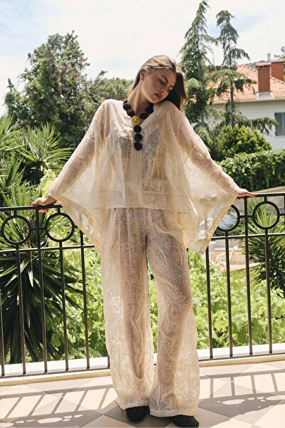 Suziş Ekru Embroidered V-Neck Blouse and Pants Set Tk5100
