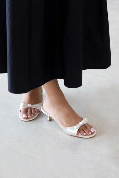 STRASWANS Owen Women's Heeled Satin Sandals Beige
